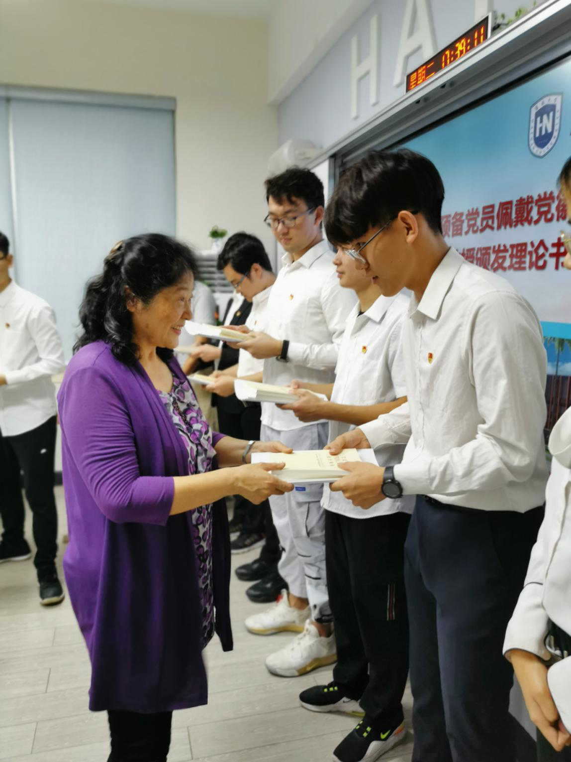 中共海南大学国际旅游学院发展党员大会顺利召开